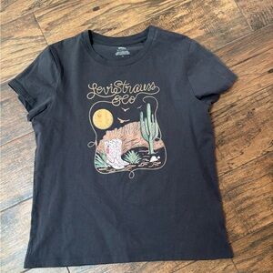 Levi's women’s perfect Graphic T-Shirt